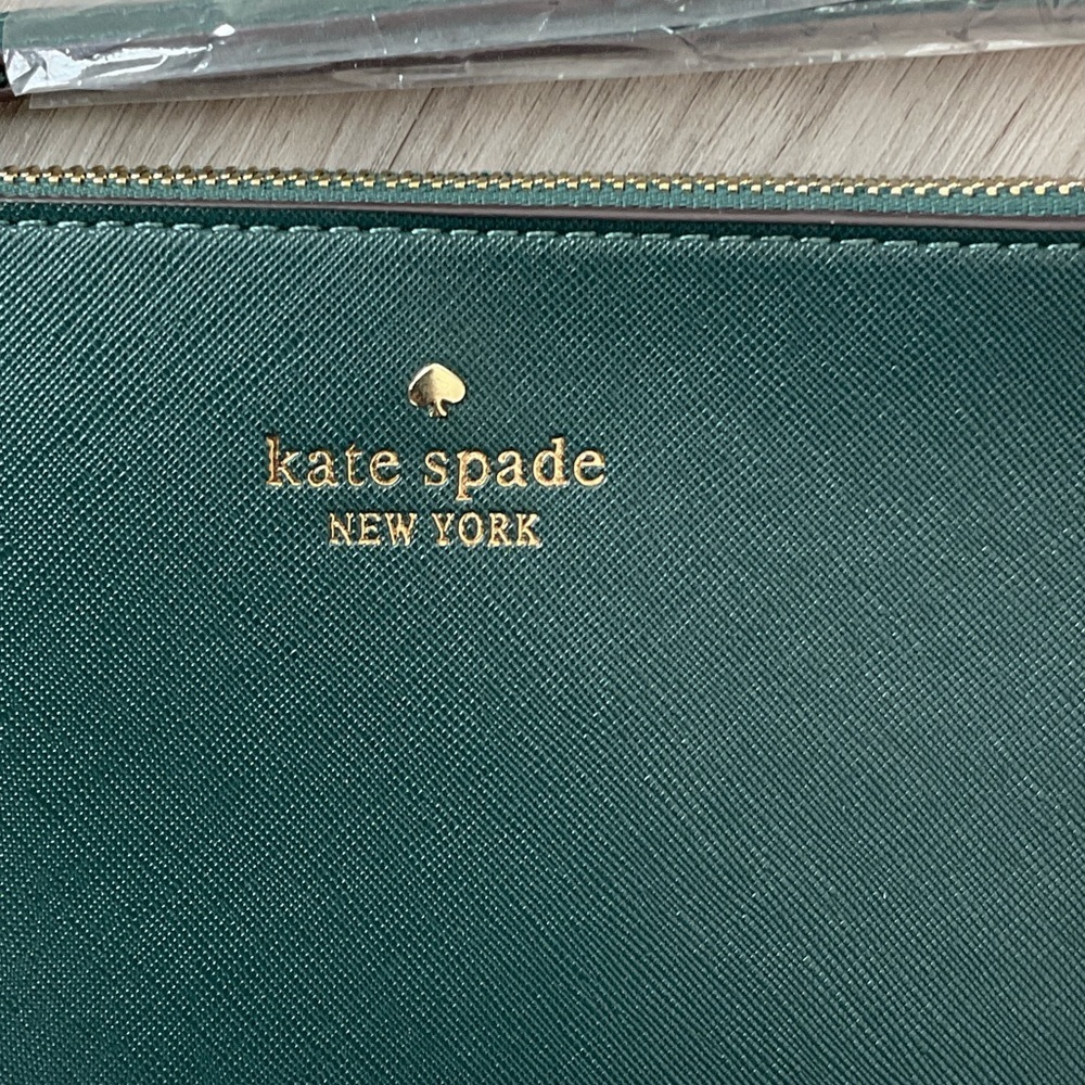 Kate Spade Forest Green Clutch with Gold Detail NWT - Picture 2 of 6